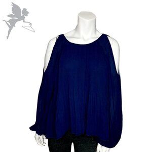 ROMEO & JULIET COUTURE Micro Pleat Cold Shoulder Top